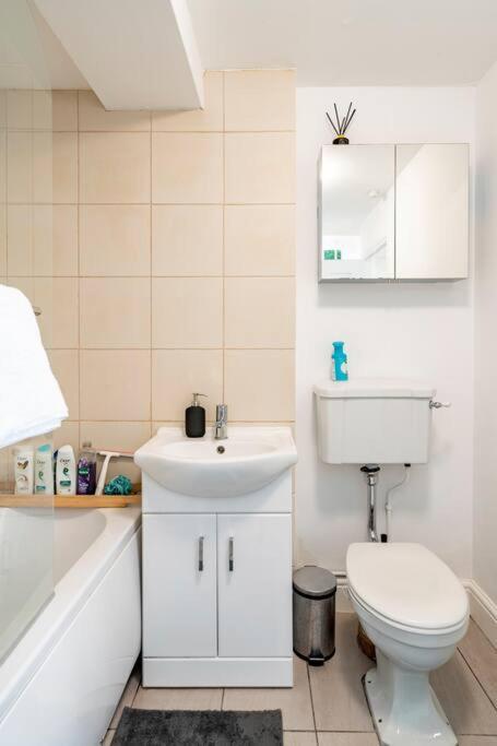 Perfect For Large Family & Friends, Free Parking, Games Villa Reading Ngoại thất bức ảnh